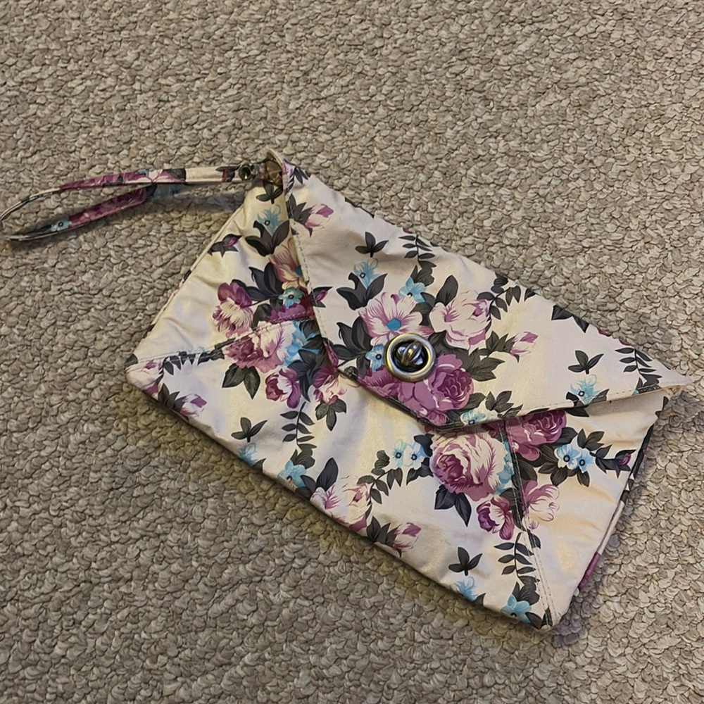 Floral wristlet